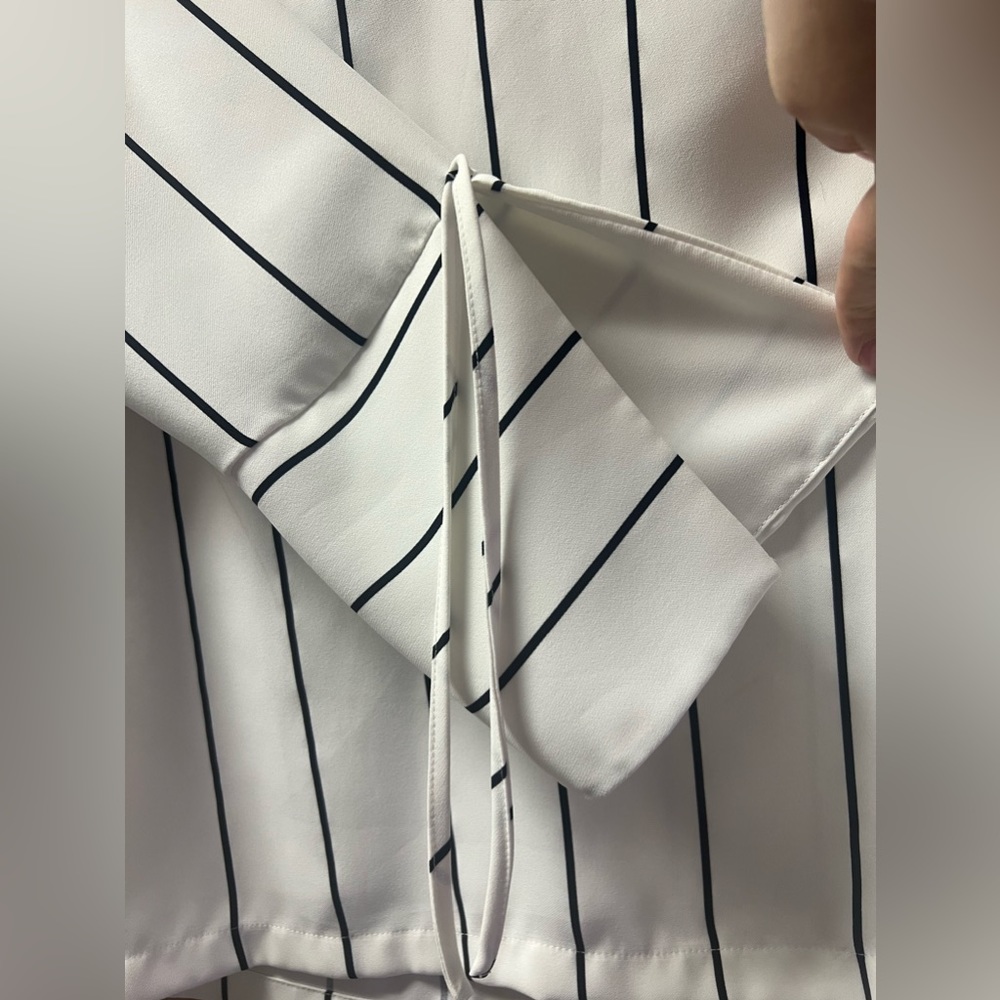 H&M women’s pinstripe blouse size 6 (Medium)